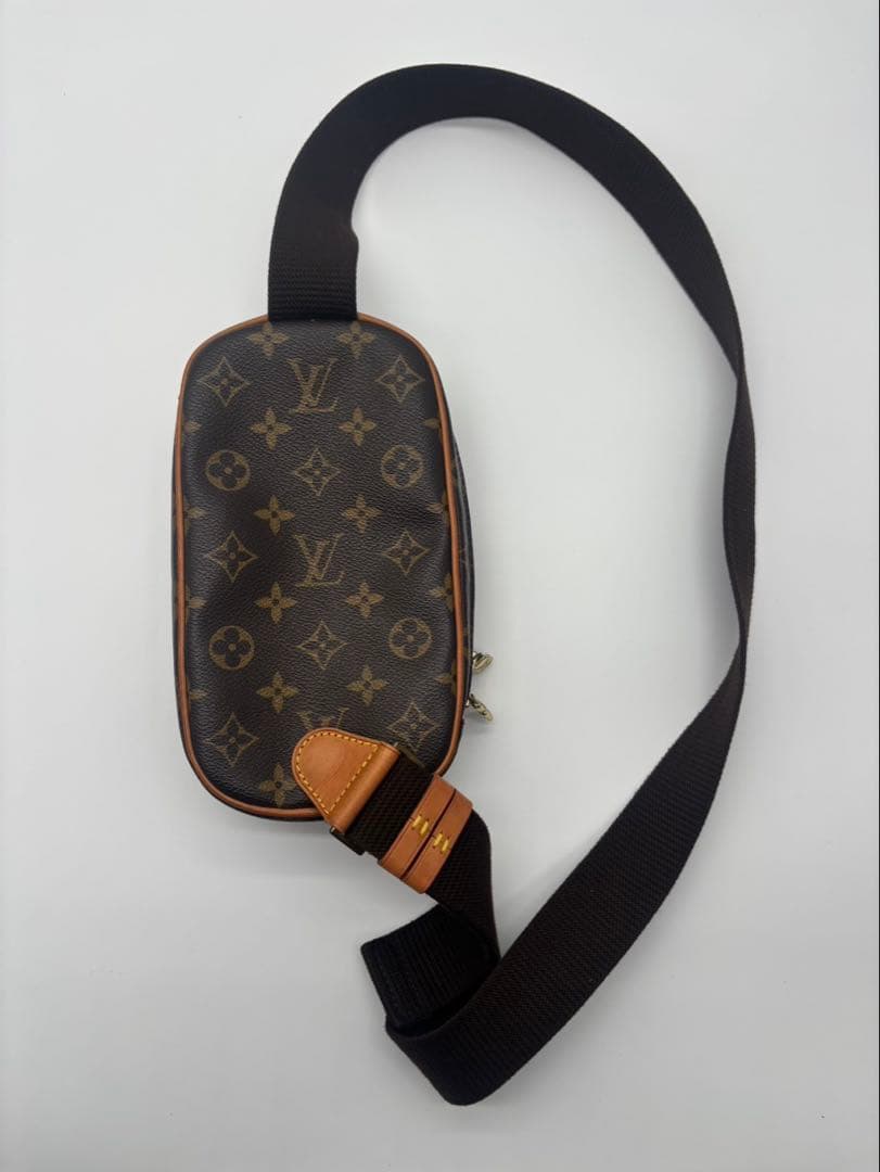 【美品】ルイヴィトン ボディバッグ ポシェットガンジュ PVC モノグラム
