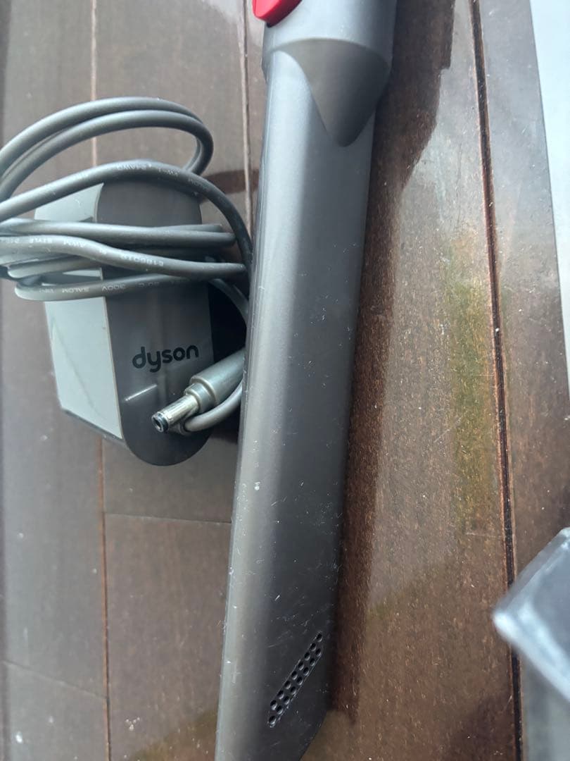 Dyson V8 Slim Fluffy スティッククリーナー　SV10KSLM