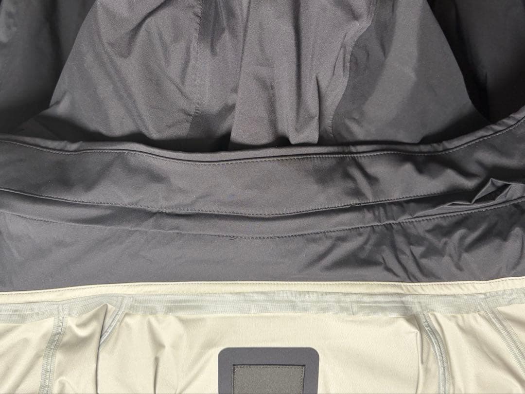 【美品】デサント オルテライン クレアス ハードシェルジャケット M ブラック