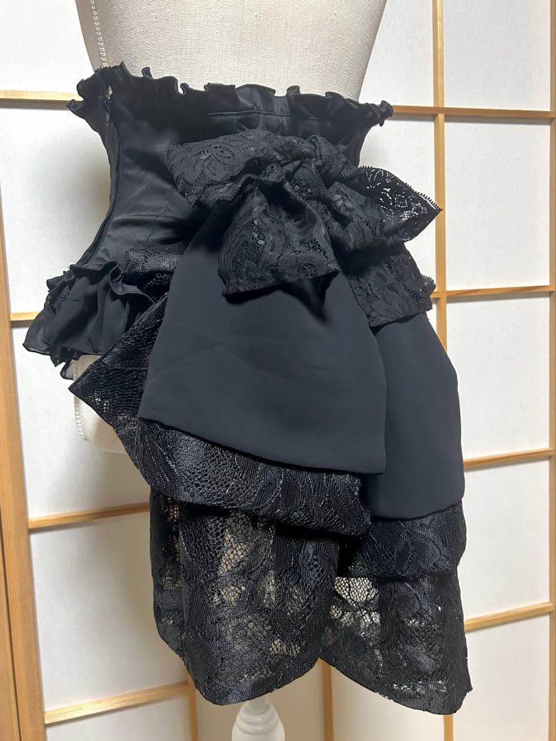 【MARBLE】マーブル　バッスル付あみあげコルセット：黒レース