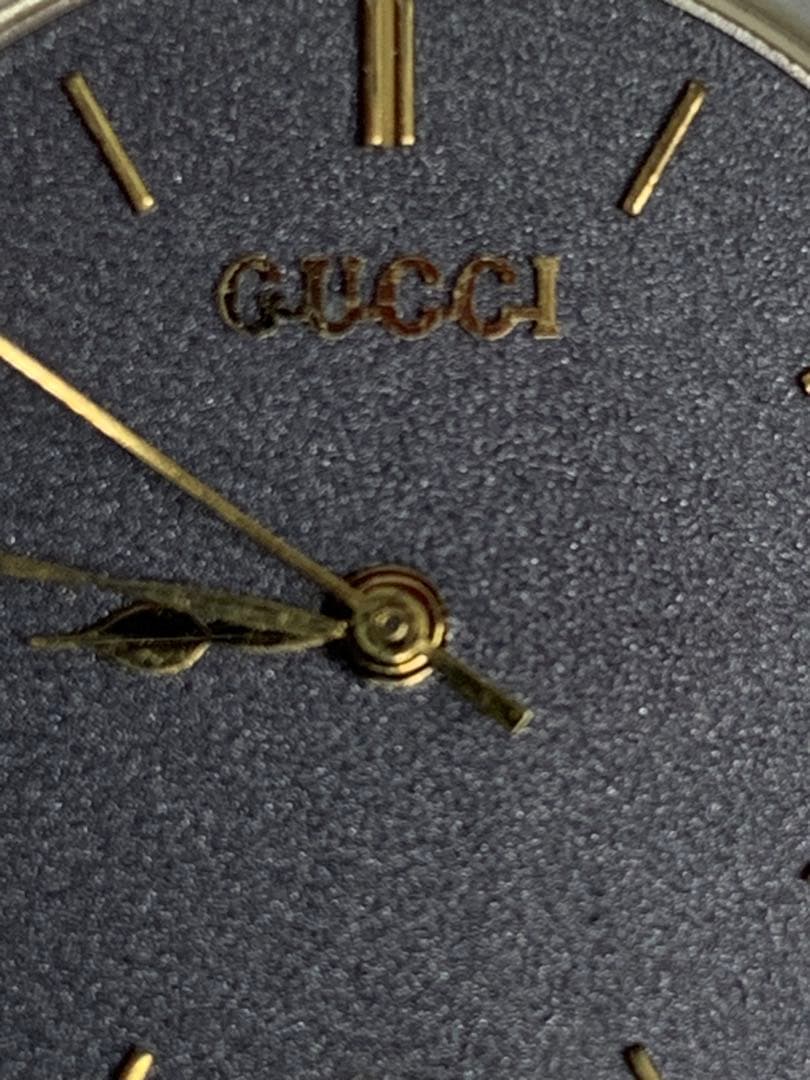 GUCCI グレー文字盤 ステンレス時計