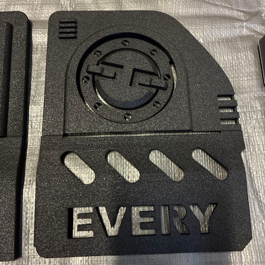 エブリイバン 給油口カバー 他