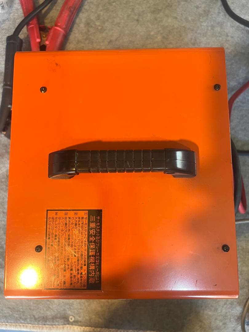 送料無料！セルスター 12v 24vバッテリー充電器CC-2200dx