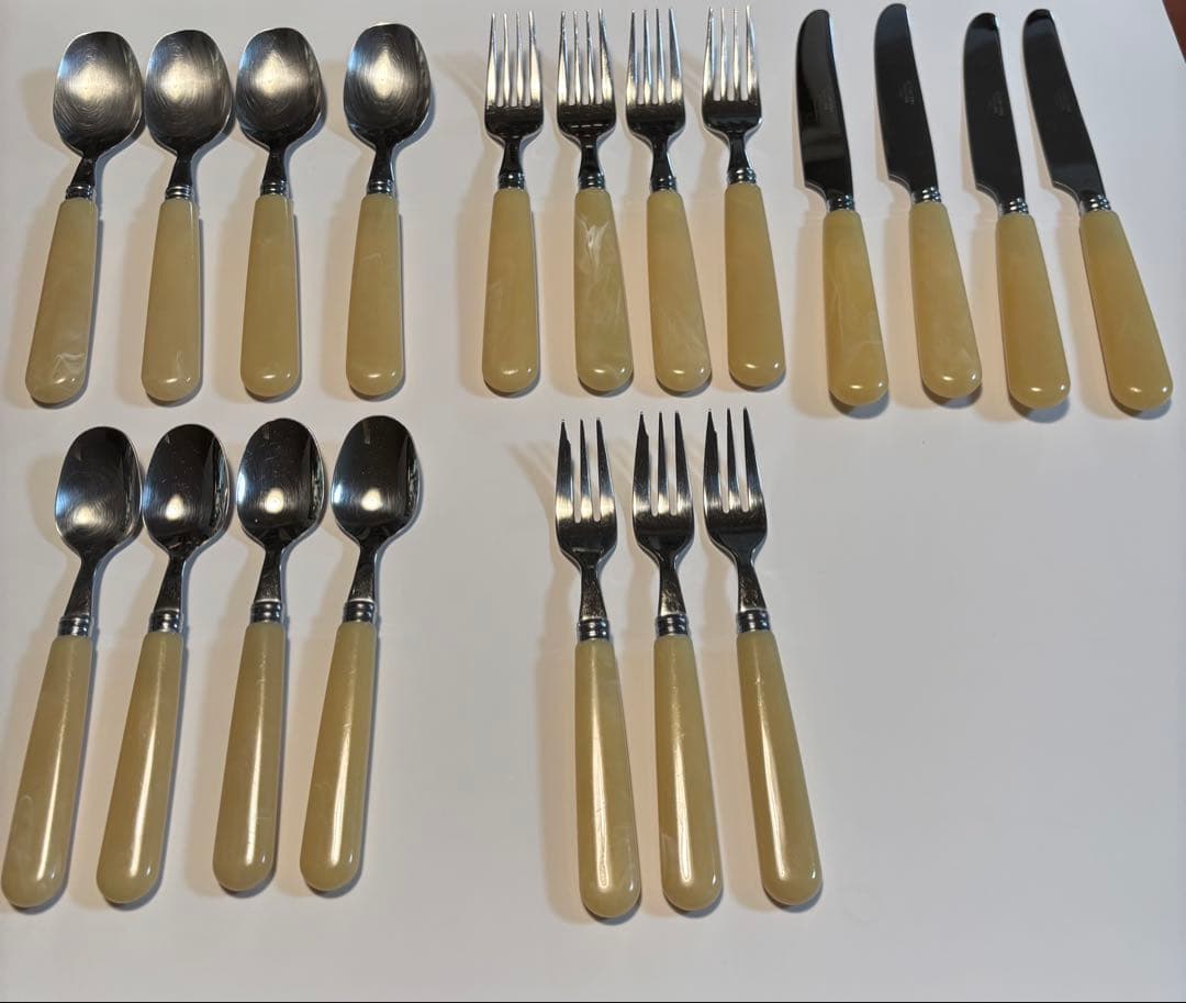 フランス　ベッソントリオ　PARISマーブルカトラリー　19本