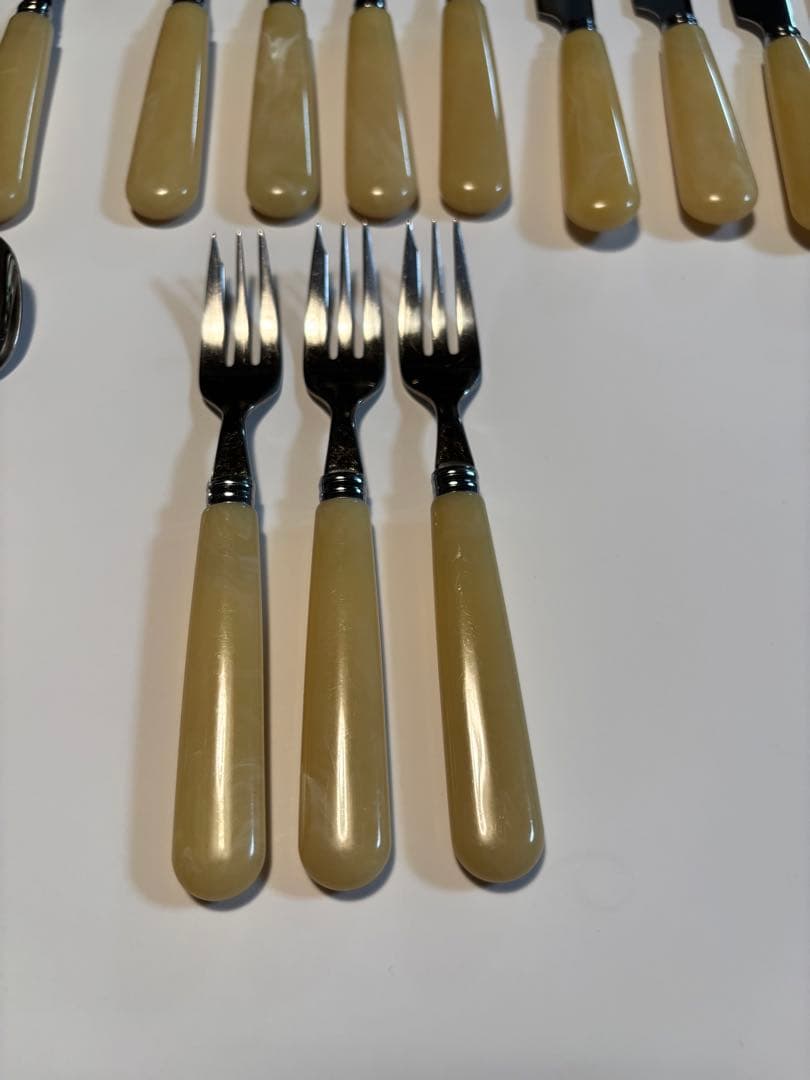 フランス　ベッソントリオ　PARISマーブルカトラリー　19本