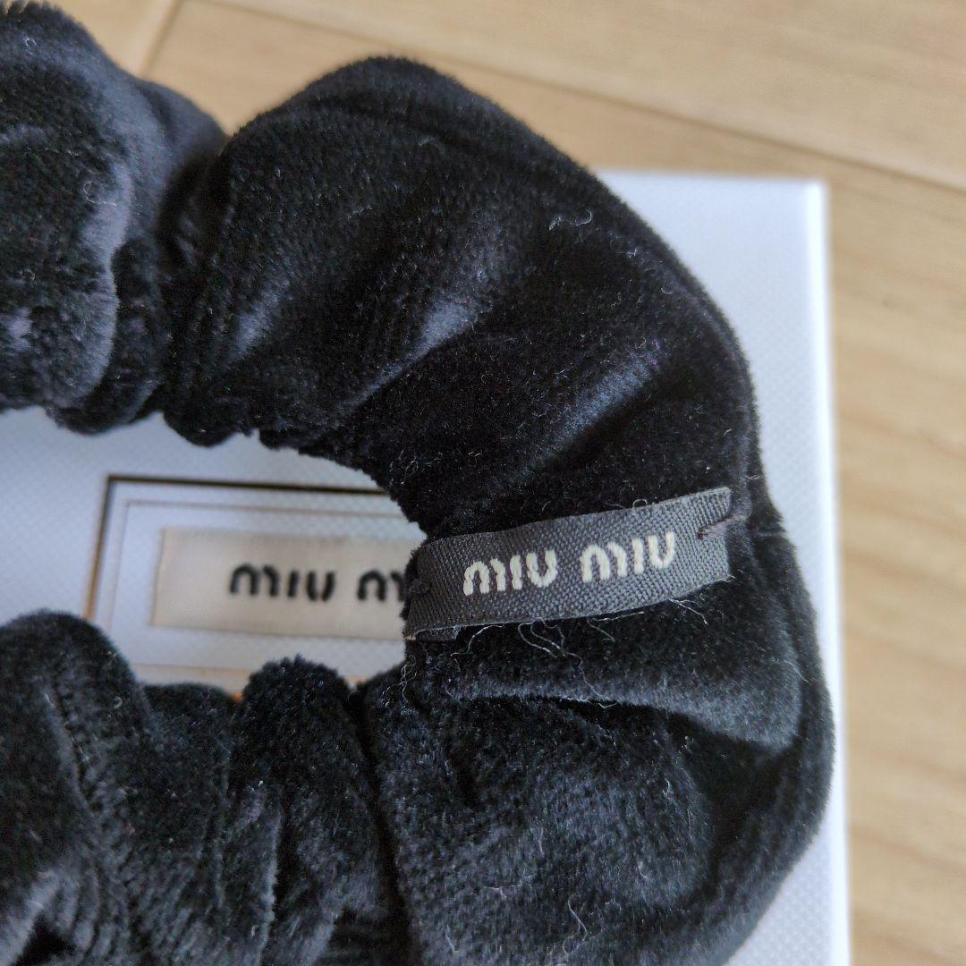 【中古】ミュウミュウ　黒　パール付き　シュシュ