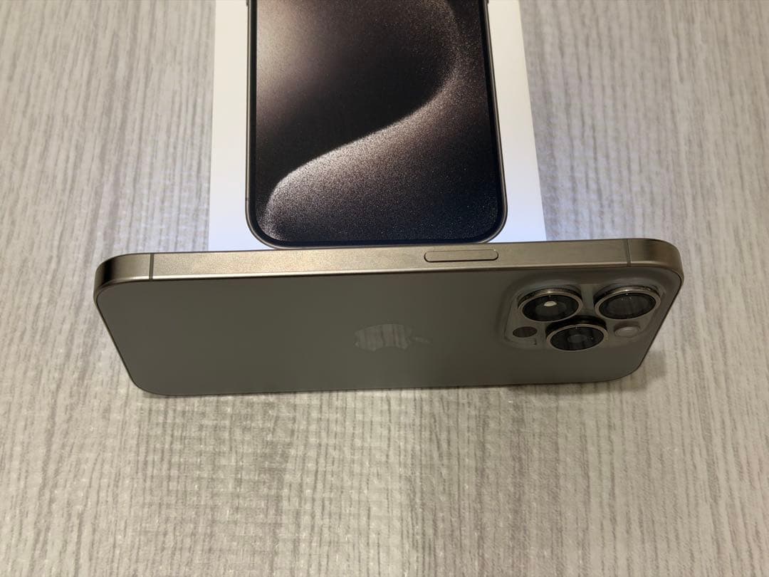 【超美品】香港版iPhone15Pro256GBバッテリー86%