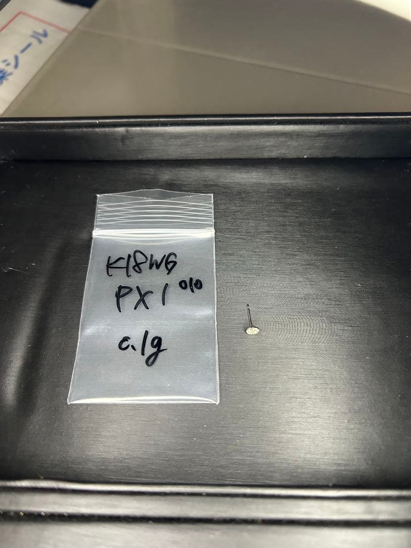 ダイヤピアス　K18WG 0.1g 010