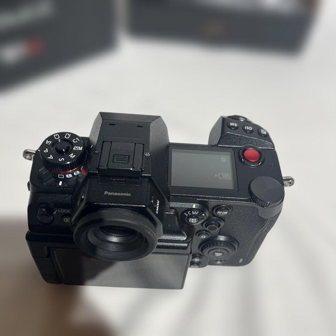 【極美品】Panasonic LUMIX S1H（ショット数742）・ケージ付き