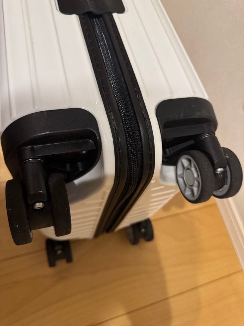 RIMOWAリモワ サルサ エアー 4輪　機内持ち込み　美品 ギャランティあり