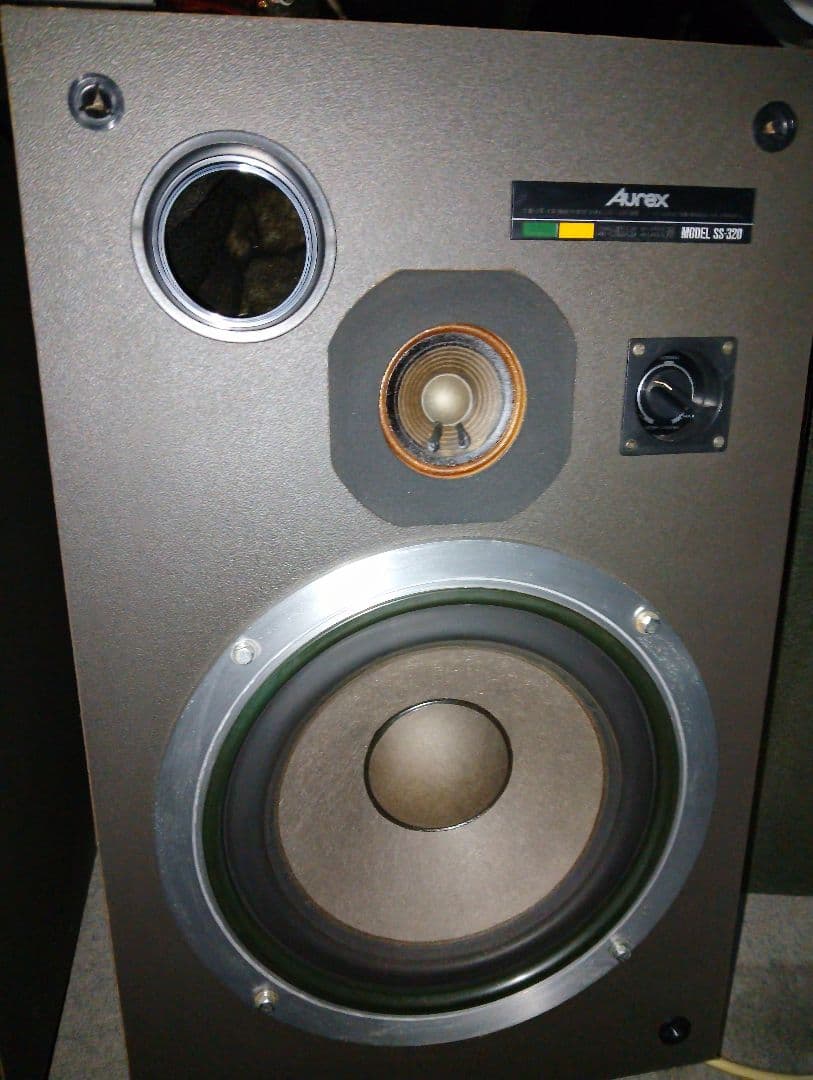 Aurex S-320.ウェイスピーカーペア、当時定価1本29800円でした。