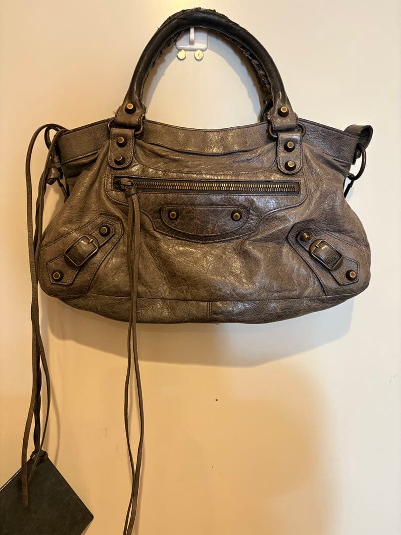 バレンシアガ　バッグ　グレー