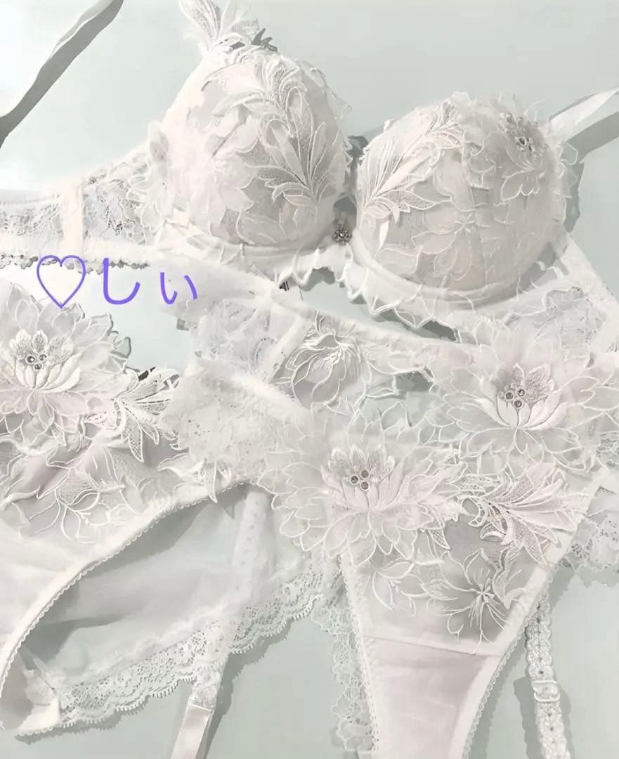 新品タグ付き サルート 52G ガーターベルト ＆ ソング M WH 白 貴重