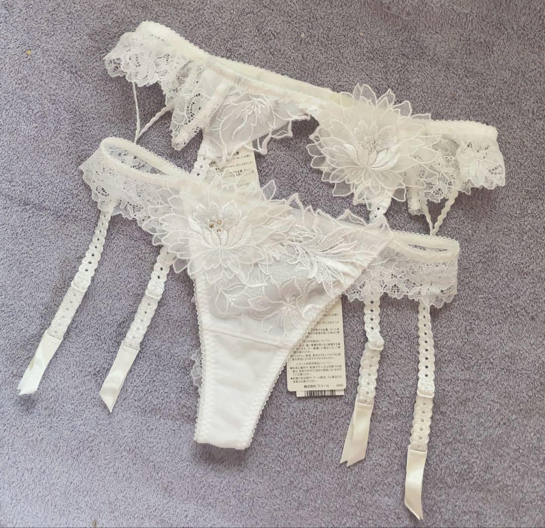 新品タグ付き サルート 52G ガーターベルト ＆ ソング M WH 白 貴重