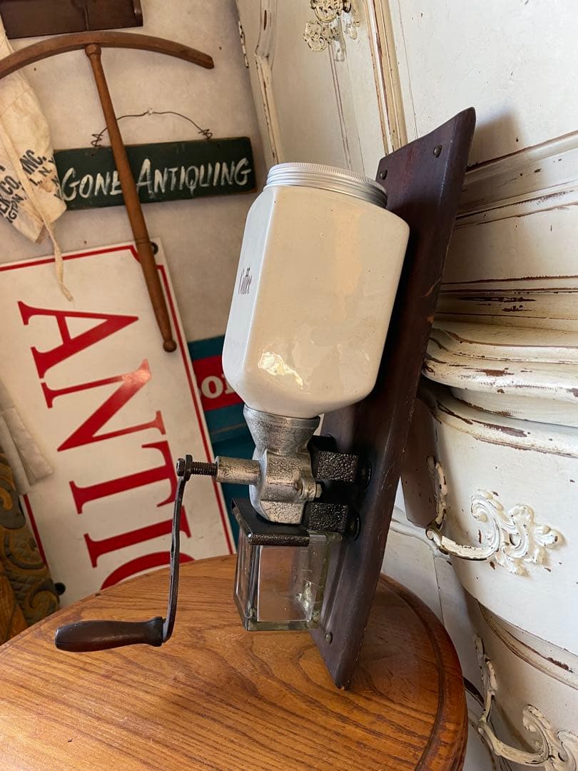 ミリカリアンティーク 壁掛け　コーヒーミル　グラインダー 陶器　ホワイト