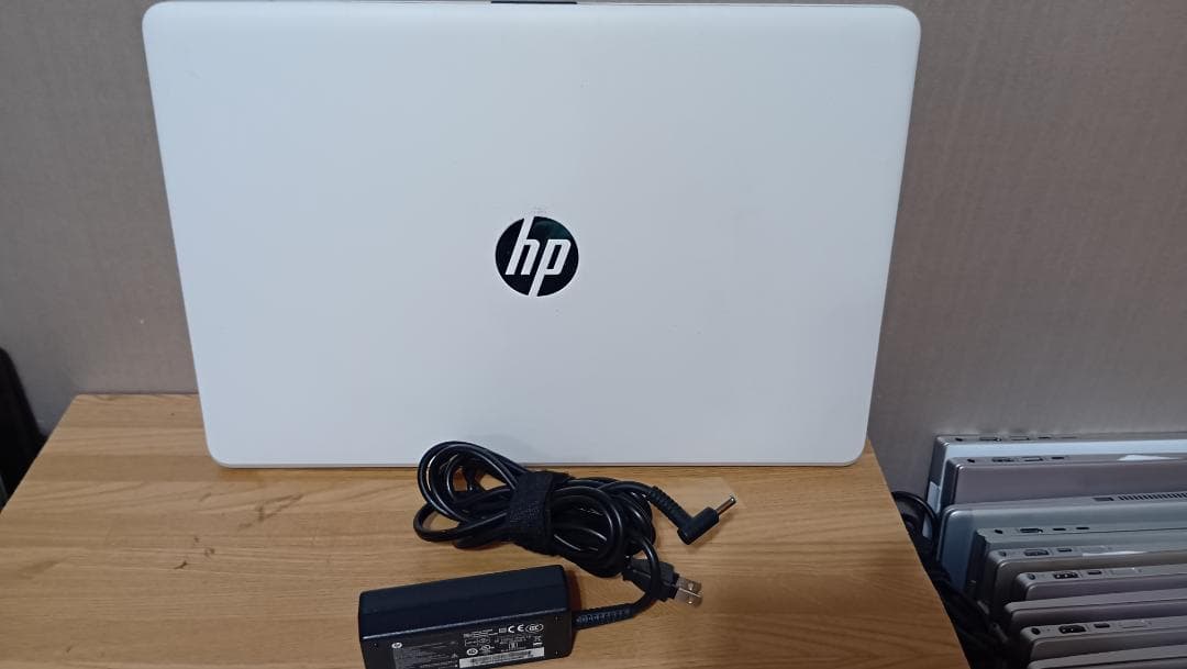 hp 15-bs008TU 6世代i3 マーブル調パームレスト ⑦