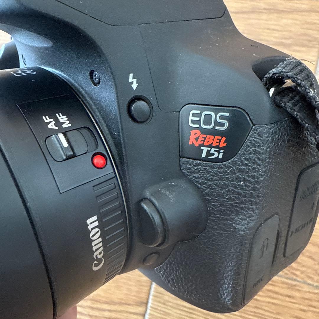Canon EOS Rebel T5i デジタル一眼レフ