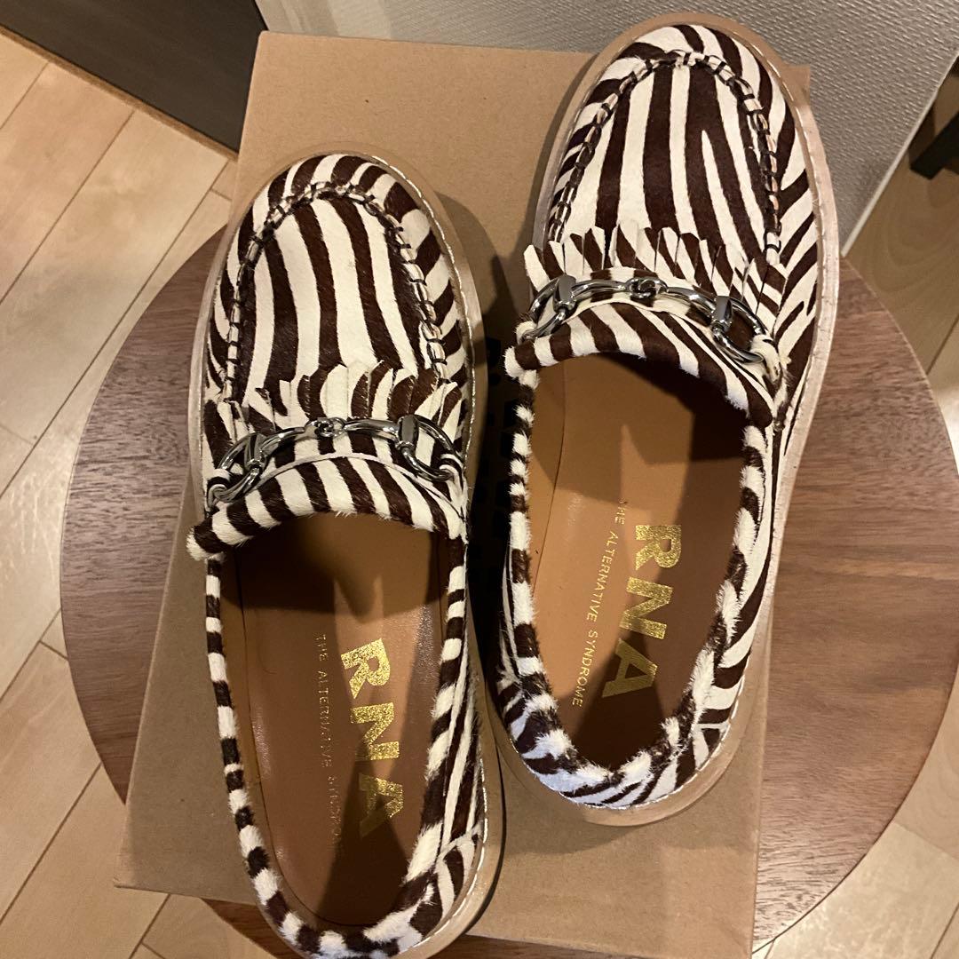 RNA ゼブラ柄 フリンジ付きローファー