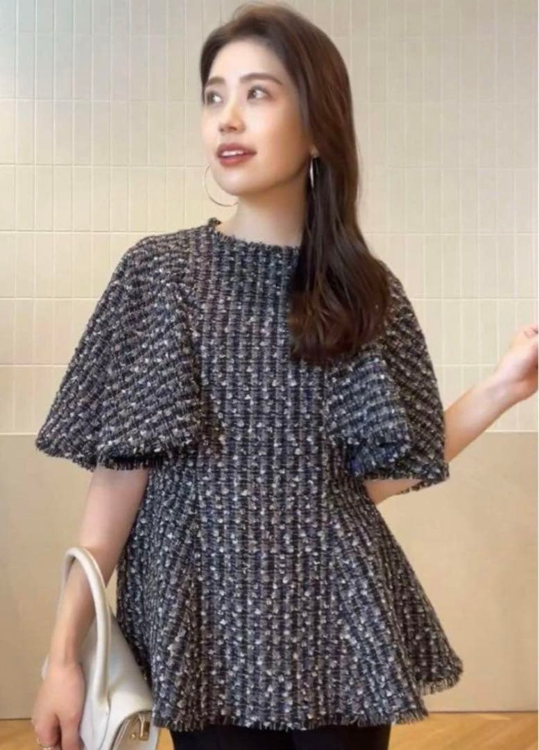 anuans ケープデザインツイードペプラムトップス