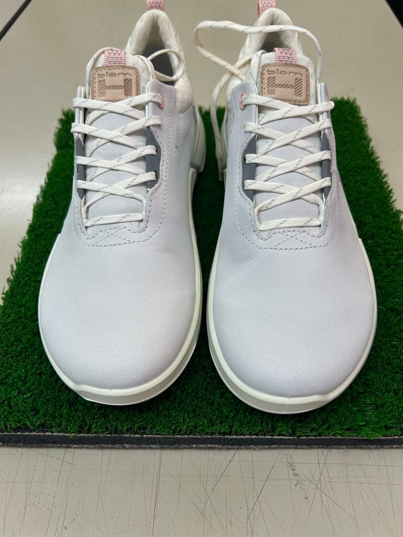 ゴルフシューズECCOBIOMH4レディース ホワイト/シルバー/ピンク25㎝