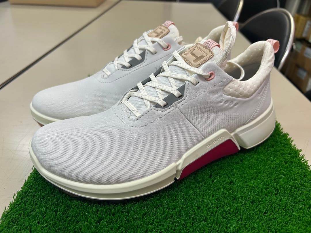 ゴルフシューズECCOBIOMH4レディース ホワイト/シルバー/ピンク25㎝