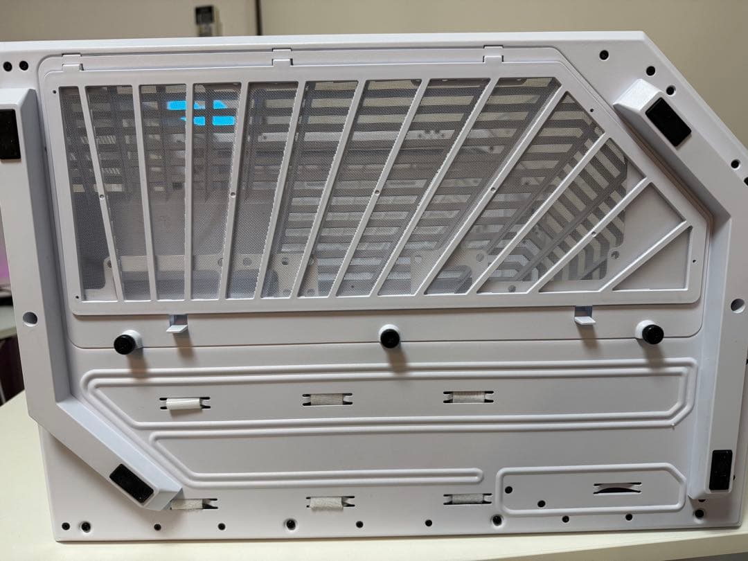 HYTE Y70 PCケース