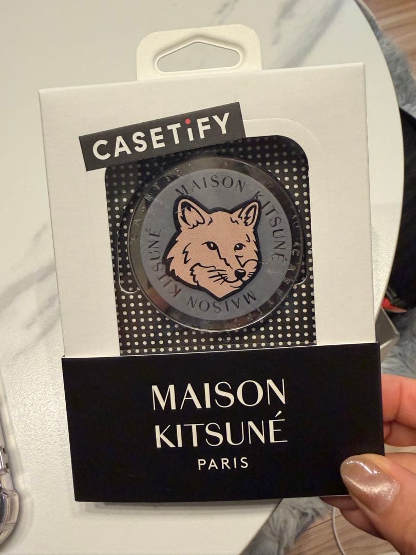 iPhone17限定ver. メゾンキツネCASETiFYのケース(グリップ付き