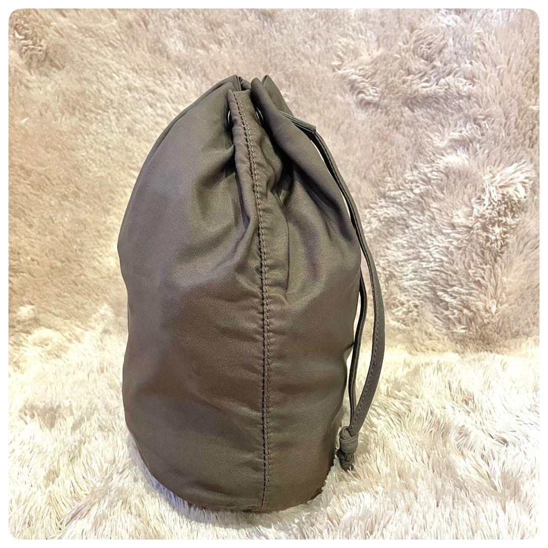 美品✨　プラダ　ドローストリング　ポーチ　カーキ　PRADA