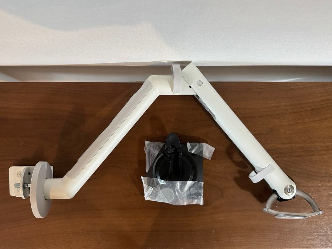 ハーマンミラー CBS モニターアーム FLO ホワイト