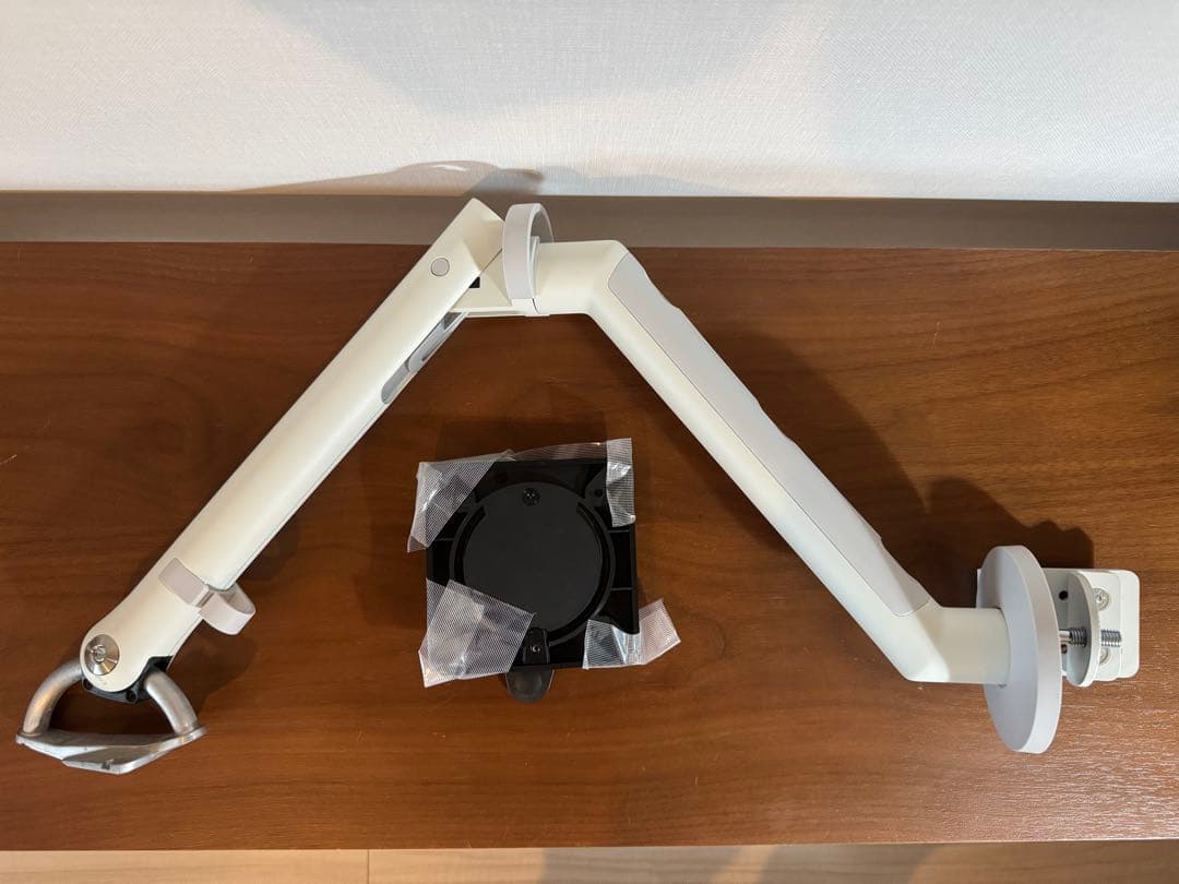 ハーマンミラー CBS モニターアーム FLO ホワイト