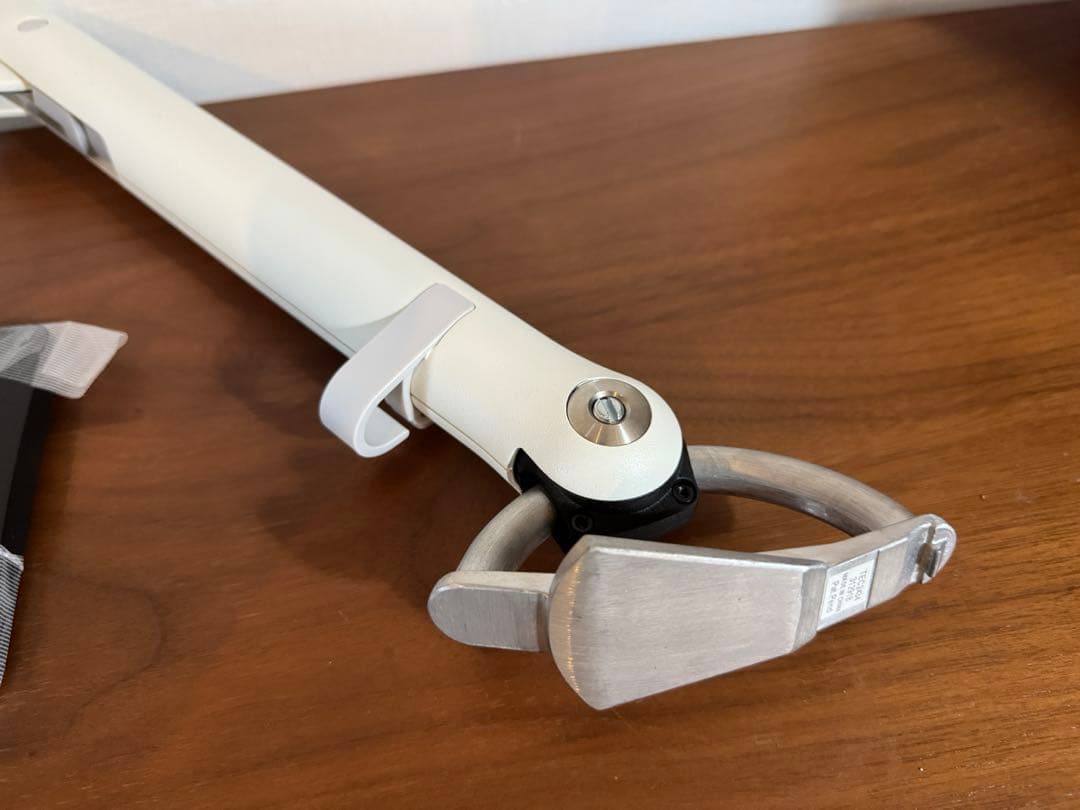 ハーマンミラー CBS モニターアーム FLO ホワイト