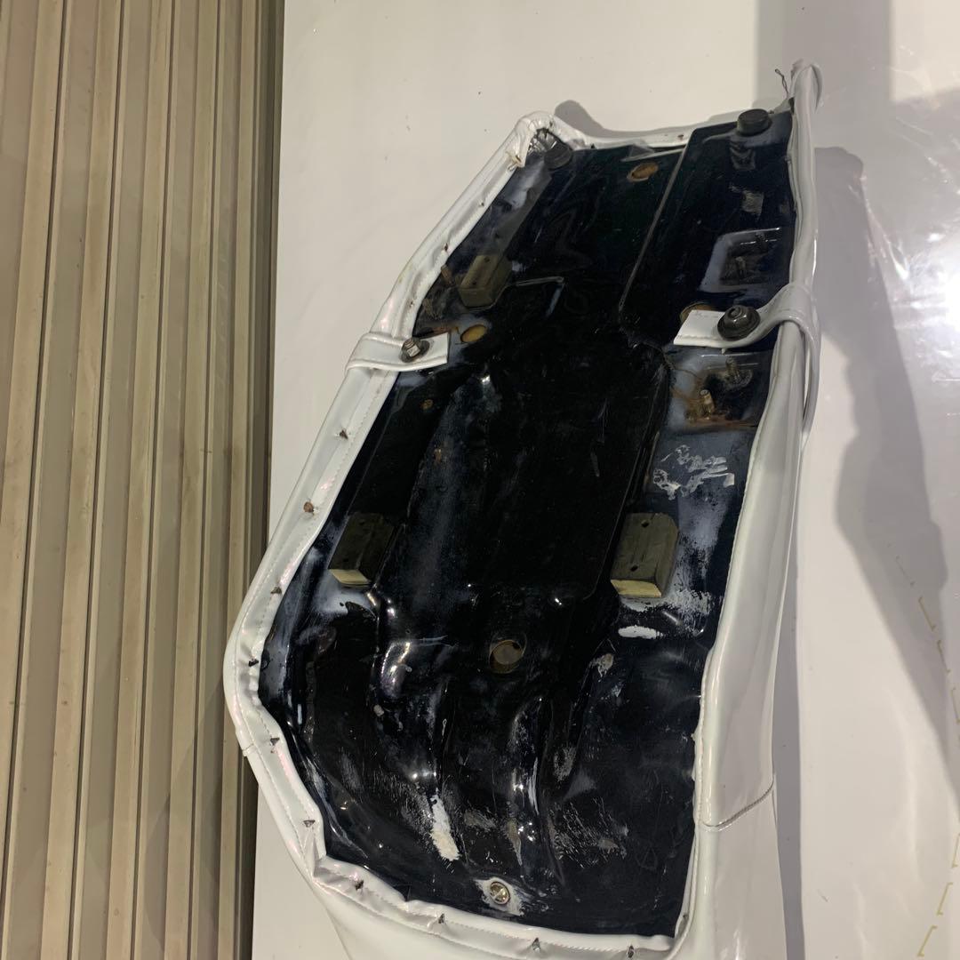 ＧＳ４００　三段シート　パールホワイト　破れ無し