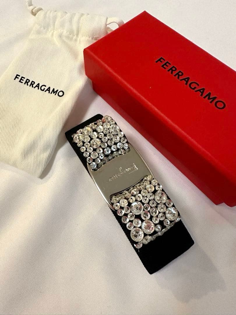 【美品】サルヴァトーレフェラガモ ヴァラ ビジューバレッタ 黒×シルバー