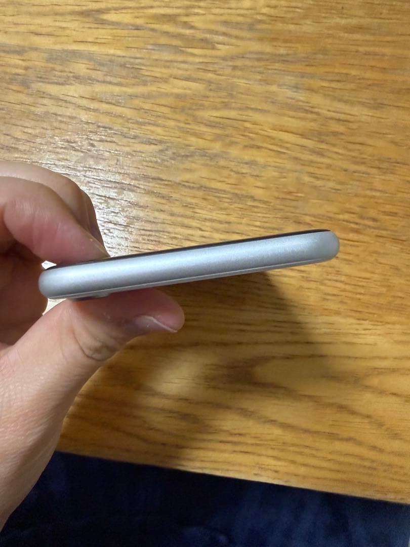 yasiyi9025　iPhone se2 128gb ホワイト