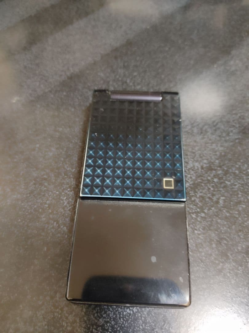 P900iv クラウドブラック(充電器、SH906itv付き)