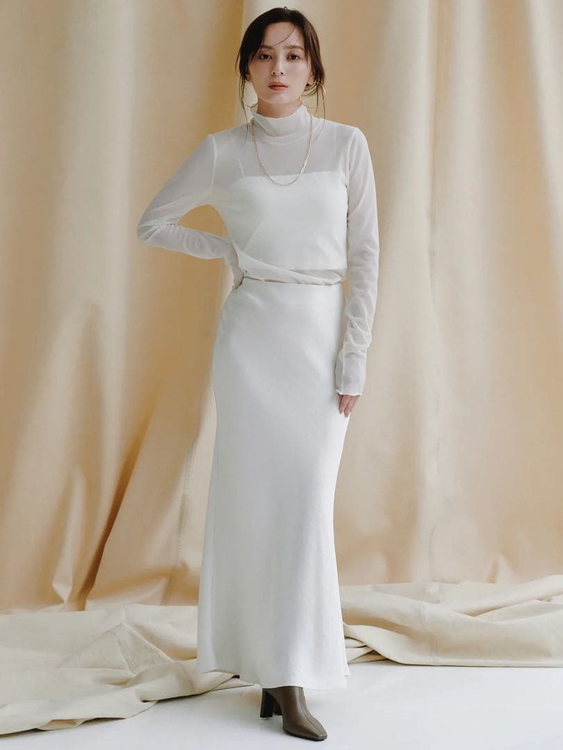 【ほぼ未使用】アニュアンス　サテンナロースカート