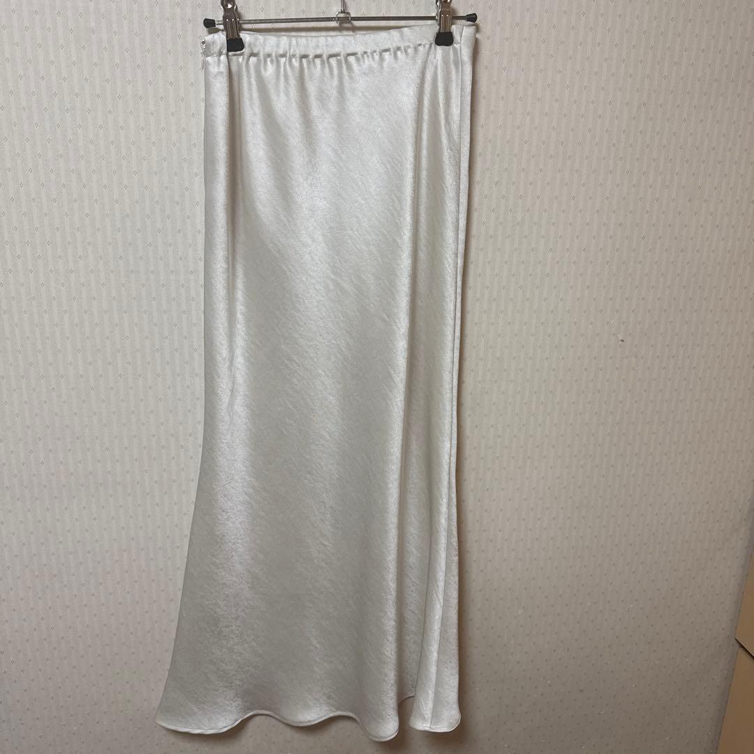 【ほぼ未使用】アニュアンス　サテンナロースカート