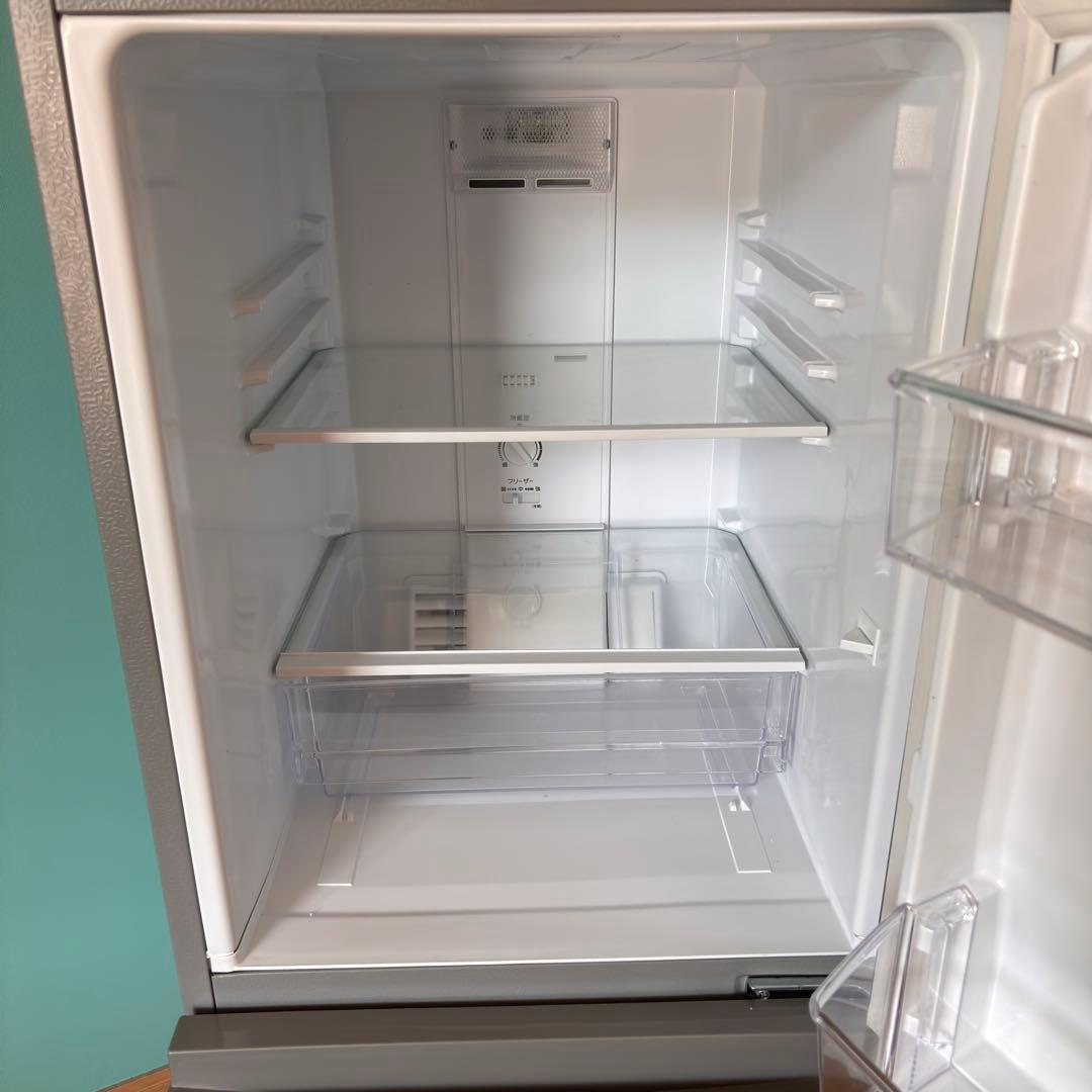 アクア冷凍冷蔵庫　126L　横縞模様低温フリーケース自動霜取り機能付き22年製