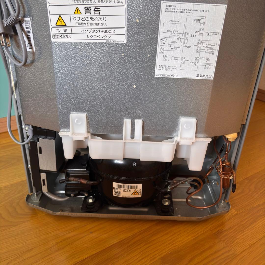 アクア冷凍冷蔵庫　126L　横縞模様低温フリーケース自動霜取り機能付き22年製