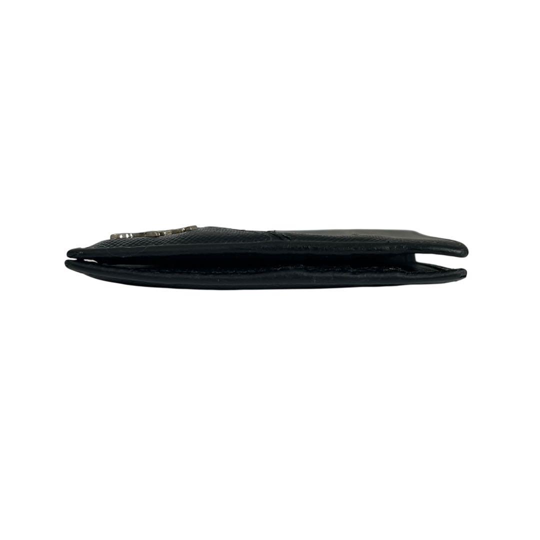 美品✨プラダ マネークリップ 札入れ サフィアーノレザー ロゴ金具