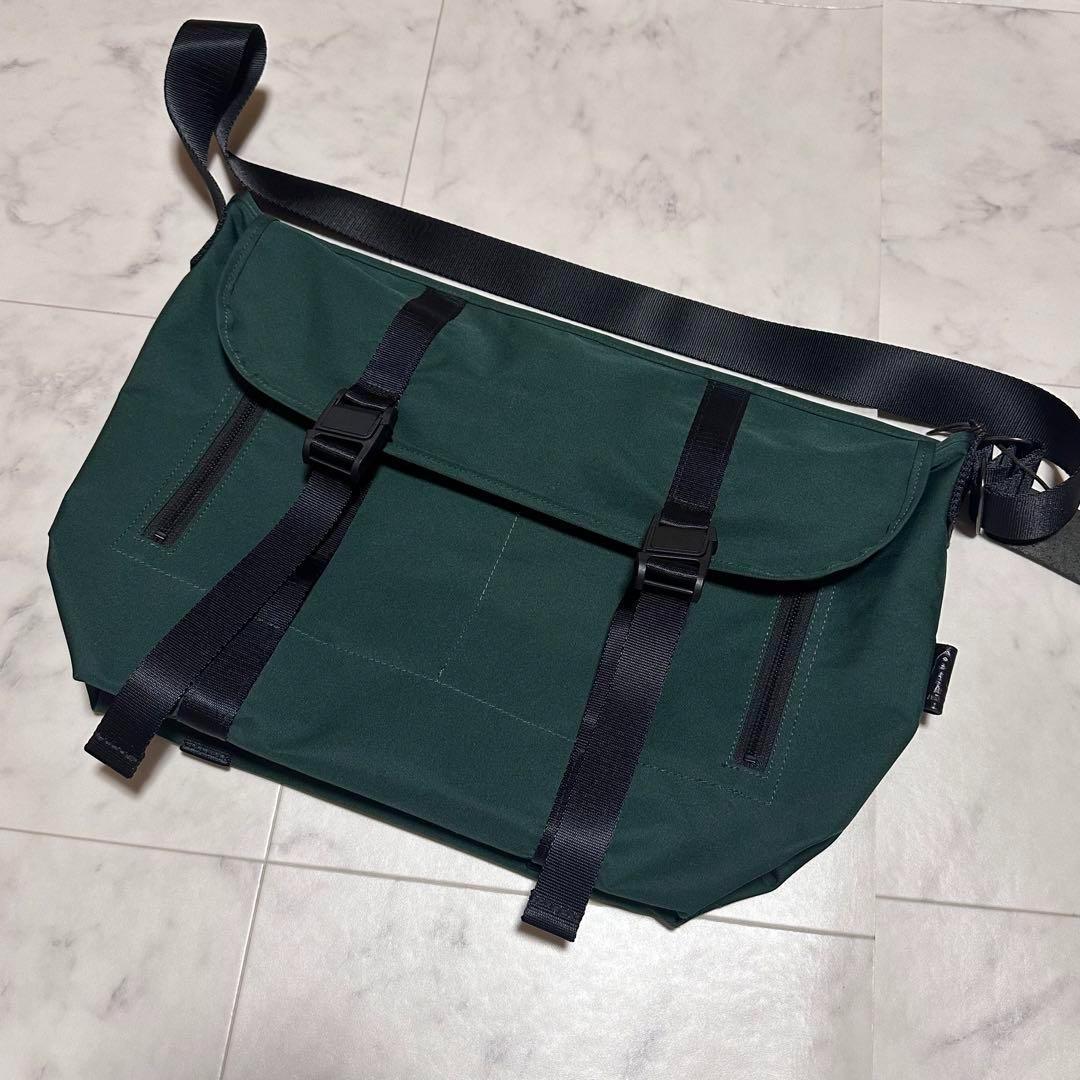 美品✨アミアカルヴァ メッセンジャーバッグ ARTIFICIAL FIBER 緑