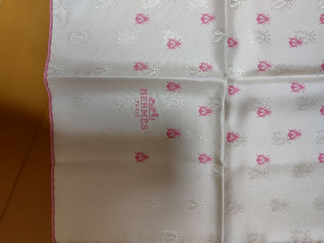 エルメス シルク スカーフ蜂柄