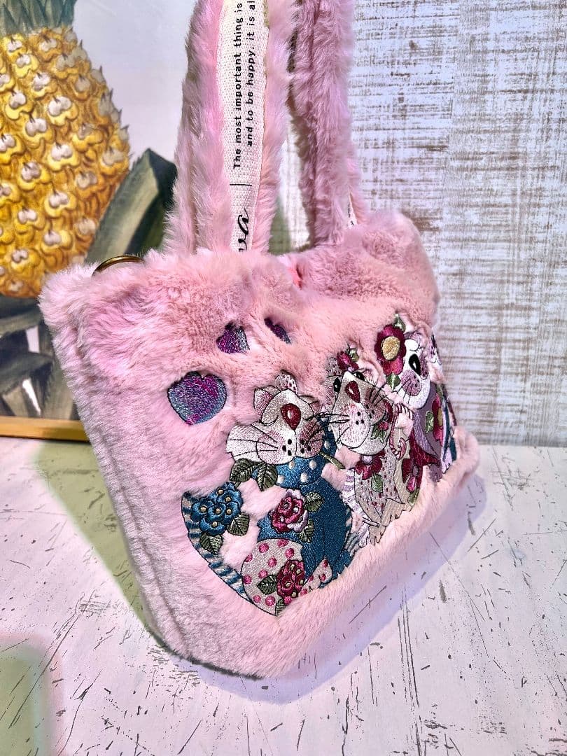 ロラライハリス♡ピンクファー生地♡刺繍のバッグ♡