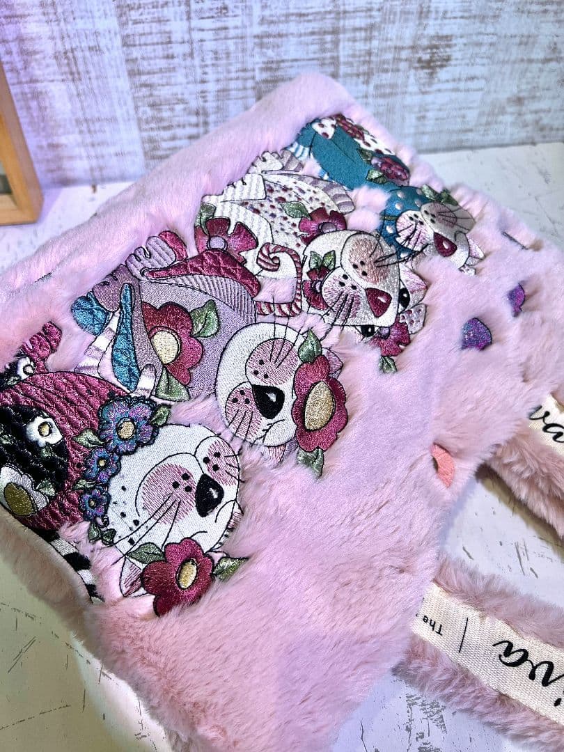 ロラライハリス♡ピンクファー生地♡刺繍のバッグ♡