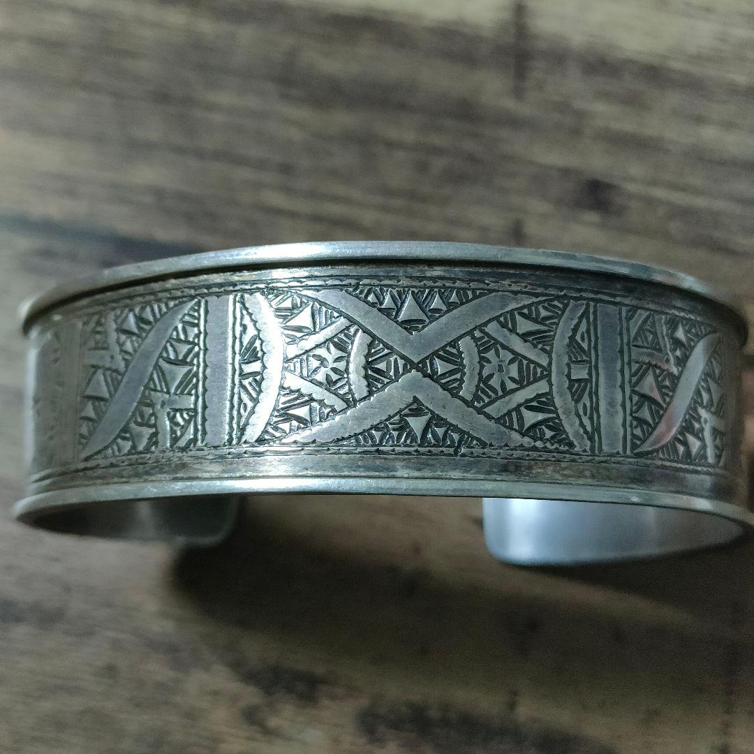 り*ん様 サハラ砂漠　トゥアレグ族　ハンドメイド　シルバーバングル