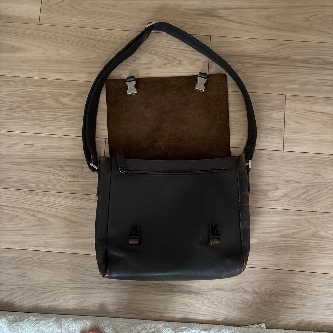 PRADA ブラック レザーメッセンジャーバッグ