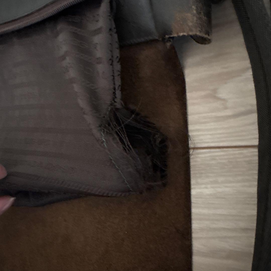 PRADA ブラック レザーメッセンジャーバッグ