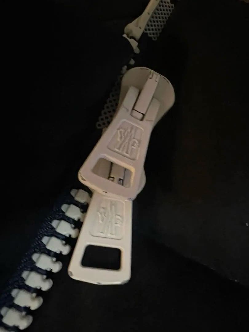 美品　MONCLER フード付きダウンジャケット ネイビー　サイズ2 L相当