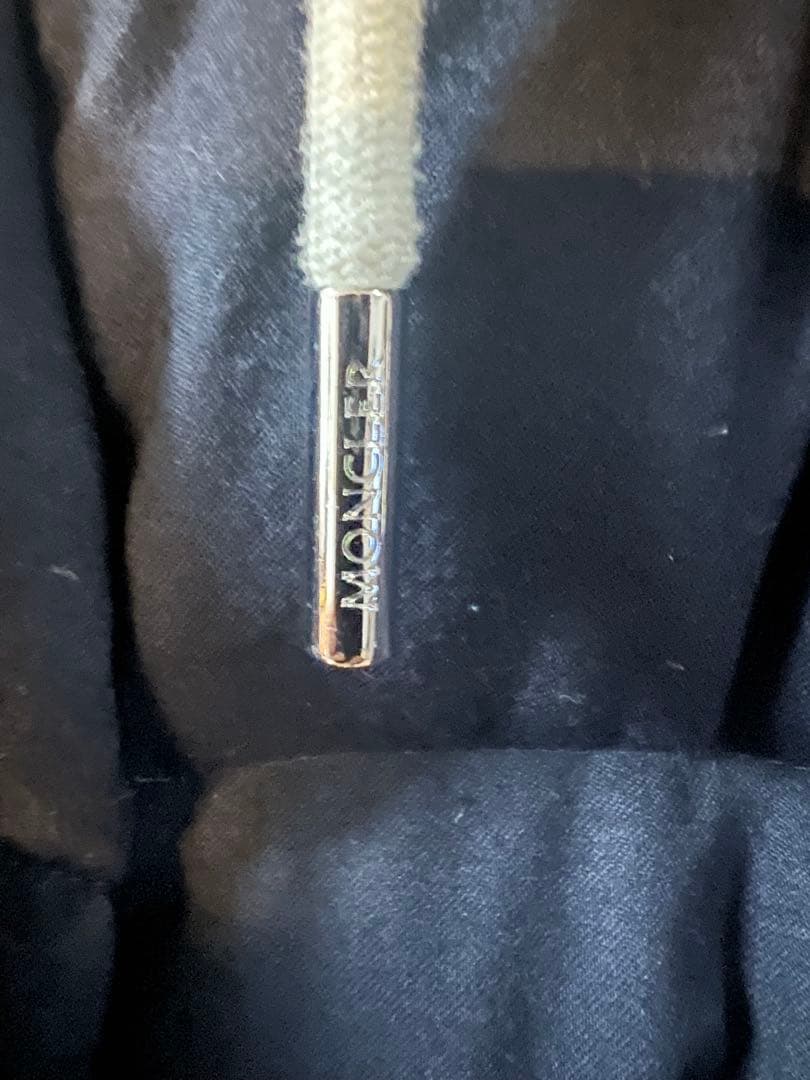 美品　MONCLER フード付きダウンジャケット ネイビー　サイズ2 L相当