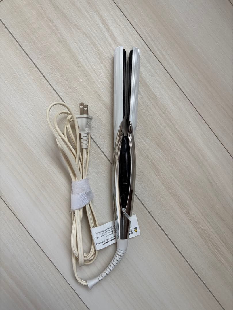 ストレートヘアアイロン セラミックプレート ホワイト　リファ　Refa